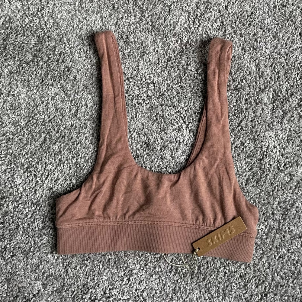 SKIMS SOFT SMOOTHING SCOOP NECK BRALETTE
